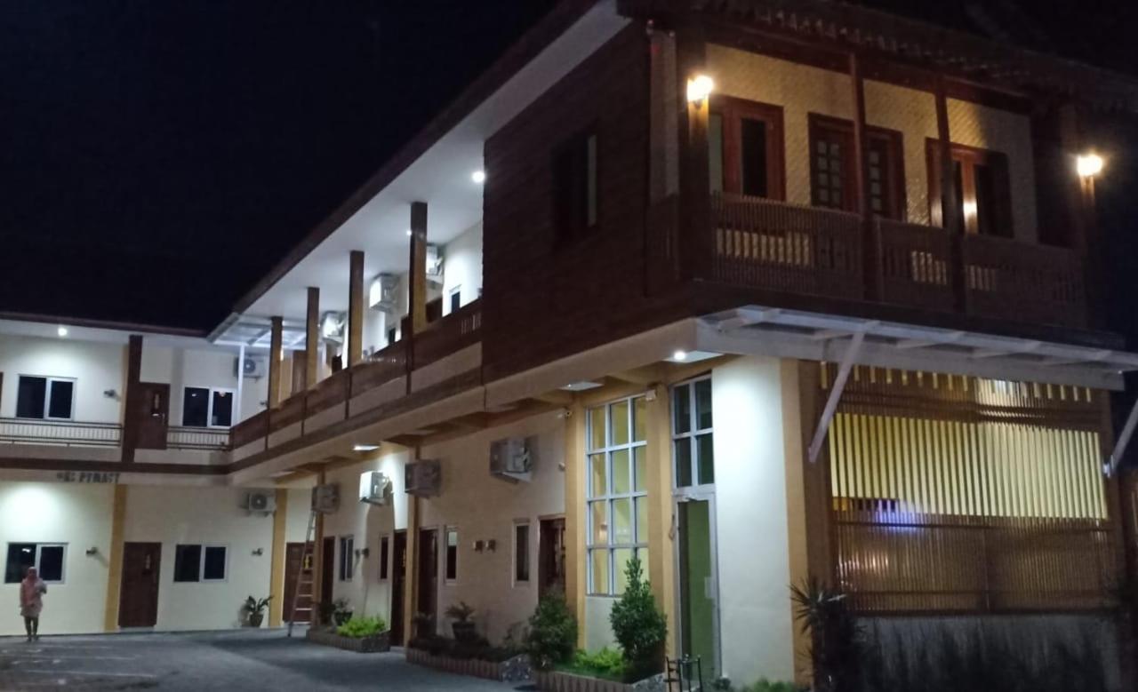 Grya Pyramyt Hostel Banyuwangi  Kültér fotó